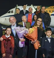 LULA DESEMBARCA NA CHINA PARA ENCONTRO COM XI JINPING