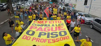 PROFESSORES DA REDE MUNICIPAL DE SALVADOR DECRETAM GREVE