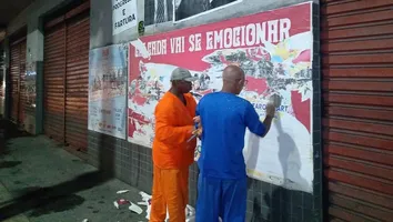 SEDUR REMOVE PUBLICIDADE IRREGULAR NA REGIÃO DA CIDADE BAIXA