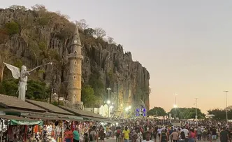 TURISMO RELIGIOSO MOVIMENTA BILHÕES E IMPULSIONA ECONOMIA NO BRASIL