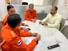 DEPUTADO PARTICIPA DE REUNIÃO COM COMANDANTE-GERAL DOS BOMBEIROS 