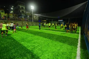 PREFEITURA ENTREGA NOVO CAMPO COM GRAMA SINTÉTICA E PRAÇA REQUALIFICADA EM PLATAFORMA