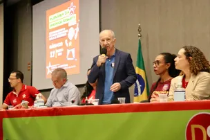 RUI FALCÃO DEFENDE PT MAIS FORTE NA BASE E RENOVAÇÃO INTERNA DURANTE PLENÁRIA EM SALVADOR