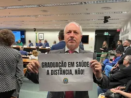 CRO BAHIA COMEMORA PROIBIÇÃO DE GRADUAÇÃO EM ODONTOLOGIA NA MODALIDADE EAD