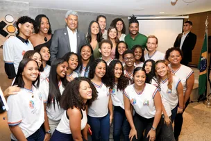 JERÔNIMO LANÇA PROGRAMA QUE AJUDA JOVENS DE ESCOLA PÚBLICA E DO CAD ÚNICO A TIRAR SUA CNH