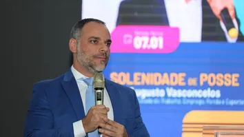 AUGUSTO VASCONCELOS DEFENDE PISO SALARIAL DOS PROFESSORES