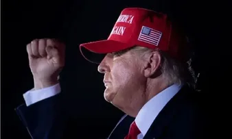 TRUMP PROÍBE ALUNOS ESTRANGEIROS EM HARVARD