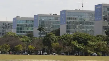 DISPUTAS ENTRE PSD E UNIÃO BRASIL POR ESPAÇOS NO GOVERNO PREOCUPAM PLANALTO