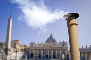 FUMAÇA BRANCA! NOVO PAPA É ELEITO PELA IGREJA CATÓLICA