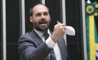 COMISSÃO DA CÂMARA APROVA MOÇÃO DE MUTUALIDADE A EDUARDO BOLSONARO