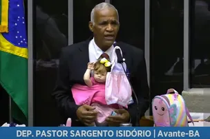 ISIDÓRIO FAZ DISCURSO NA CÂMARA SEGURANDO BB REBORN