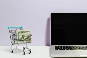 VAREJO SOBE 0,6% EM ABRIL E COMÉRCIO DIGITAL TEM ALTA DE 5,3%