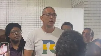 SINDICALISTA BRUNO CARIANHA É LIBERADO APÓS DETENÇÃO EM PROTESTO NA CÂMARA: 'A LUTA CONTINUA'