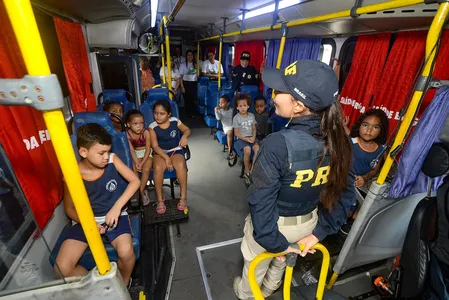 PREFEITURA PROMOVE AÇÃO DO MAIO AMARELO PARA CONSCIENTIZAÇÃO SOBRE SEGURANÇA NO TRÂNSITO