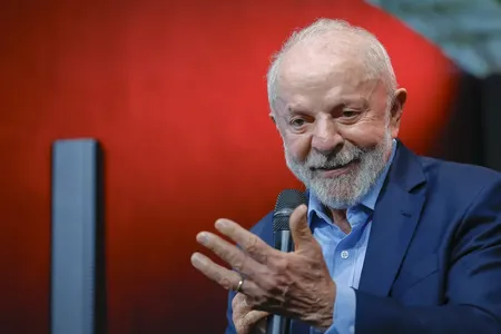 LULA CRIA PRÊMIO NACIONAL DE EDUCAÇÃO PARA INCENTIVAR ESTADOS E MUNICÍPIOS A INVESTIREM NO SETOR