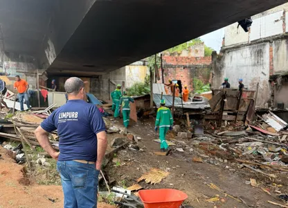 PREFEITURA REALIZA OPERAÇÃO PARA COMBATE À OCUPAÇÃO IRREGULAR DA VIA EXPRESSA