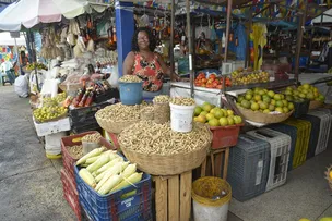 FEIRAS E MERCADOS MUNICIPAIS REGISTRAM GRANDE MOVIMENTO DE CLIENTES À PROCURA DE PRODUTOS JUNINOS