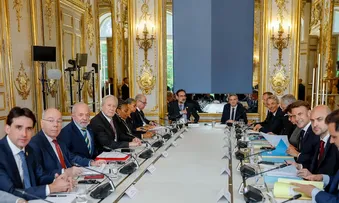 MACRON PEDE INCLUSÃO DE CLÁUSULAS-ESPELHO PARA ACORDO UE-MERCOSUL