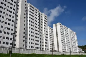 FAIXA PARA CLASSE MÉDIA, FAZ 'MINHA CASA, MINHA VIDA' DISPARAR NA BAHIA