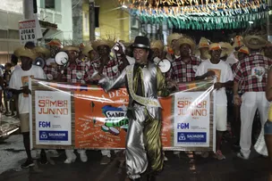 SAMBA JUNINO MOVIMENTA SALVADOR COM ENSAIOS, ARRASTÕES E HOMENAGENS