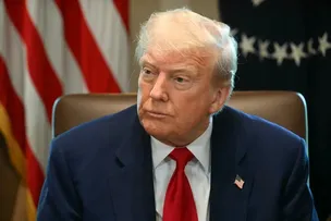 INDONÉSIA CEDE À PRESSÃO DE TRUMP E FECHA ACORDO COM OS EUA; PAÍS É PARTE DOS BRICS