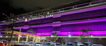 SHOPPING ITAIGARA ABRAÇA CAMPANHA JUNHO LILÁS DA APAE SALVADOR E ILUMINA FACHADA