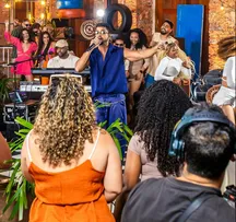 PARANGOLÉ GRAVA PRIMEIRO AUDIOVISUAL COM LINCOLN SENNA E CELEBRA NOVA FASE DA BANDA