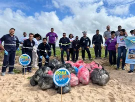 TRONOX PROMOVE AÇÃO COM COLABORADORES E REALIZA RETIRADA DE MAIS DE 100 KG DE RESÍDUOS DA PRAIA