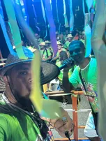 NONATO SANSKEY E MUCUM’G ARRASTAM MULTIDÃO EM DESFILE DE SAMBA JUNINO NO GARCIA