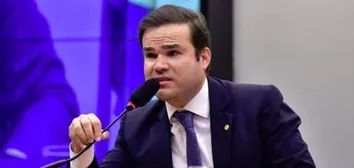 CACÁ LEÃO DIZ QUE 'SERIA UMA HONRA' RECEBER ANA PAULA MATOS NO PP