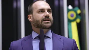MORAES MARCA DEPOIMENTOS NO STF DO ‘NÚCLEO 2’ DA TRAMA GOLPISTA COM CARLOS E EDUARDO
