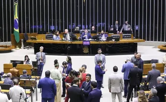 CÂMARA PROPÕE LIBERAR ACÚMULO DE APOSENTADORIA E SALÁRIO PARA DEPUTADOS; ENTENDA