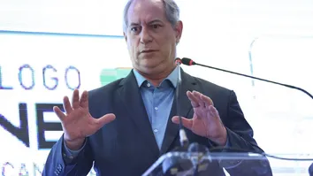CIRO GOMES SE APROXIMA DE SAÍDA DO PDT E NEGOCIA COM O PSDB