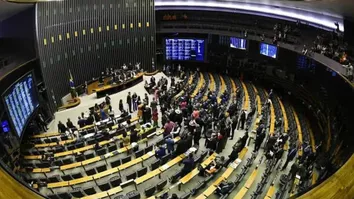 VOTO SECRETO NA PEC DA BLINDAGEM É APROVADO SOB PROTESTOS E ‘VOTAÇÃO RELÂMPAGO’