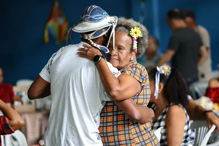 FORRÓ DO PROJETO "SAÚDE NA MELHOR IDADE" REÚNE 200 IDOSOS PARA CELEBRAR O SÃO JOÃO