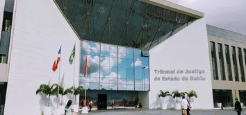 JERÔNIMO RODRIGUES SANCIONA PACOTE DE PROJETOS PARA CRIAÇÃO DE CARGOS E REESTRUTURAÇÃO DO JUDICIÁRIO BAIANO