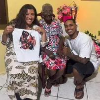 REGINA CASÉ ATENDE A PEDIDO DE PRETA GIL E CONHECE A FAMÍLIA DO KANALHA, EX-AFFAIR DA AMIGA