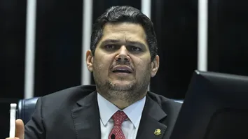PF DIZ QUE SUPLENTE USAVA NOME DE ALCOLUMBRE PARA DESVIAR LICITAÇÕES