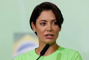 MICHELLE BOLSONARO DIZ QUE MINISTRO LUIZ FUX ESTÁ SENDO ‘UM FACHO DE LUX NO STF’