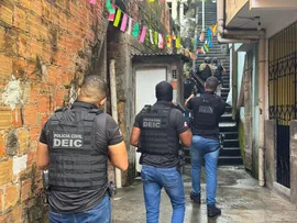 PC REALIZA AÇÕES INVESTIGATIVAS EM CAMPO PARA IDENTIFICAR E PRENDER ENVOLVIDOS EM ATAQUES CONTRA POLICIAIS