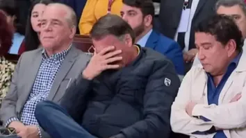 BOLSONARO CHORA DURANTE CULTO APÓS MORAES DECIDIR CONTRA PRISÃO