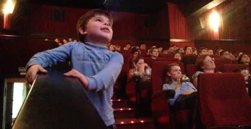 CINEMA DO CENTER LAPA EXIBE SMURFS EM SESSÃO ADAPTADA PARA PESSOAS COM TEA NESTE DOMINGO (20)