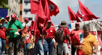 MST COBRA LULA POR REFORMA AGRÁRIA: ‘SOBERANIA NACIONAL SÓ É POSSÍVEL COM SOBERANIA ALIMENTAR’