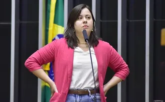 SÂMIA BOMFIM PROPÕE QUE DEPUTADO ITALIANO QUE DENUNCIOU ZAMBELLI SEJA CIDADÃO HONORÁRIO