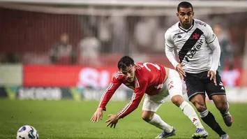 INTERNACIONAL BUSCA EMPATE COM O VASCO EM JOGO COM EXPULSÃO POLÊMICA DE LÉO JARDIM