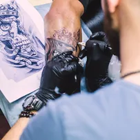 CONSELHO FEDERAL DE MEDICINA PROÍBE USO DE ANESTESIA PARA TATUAGENS ESTÉTICAS