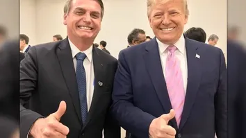 TRUMP ACUSA BRASIL DE PROMOVER ‘CAÇA ÀS BRUXAS’ CONTRA BOLSONARO E ELOGIA EX-PRESIDENTE