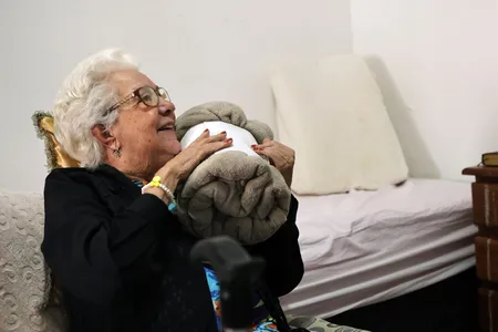 PREFEITURA DE SALVADOR REALIZA ENTREGA DE DOAÇÕES DA CAMPANHA DO AGASALHO "O AMOR AQUECE"