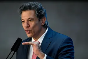É NATURAL QUE SE COBRE DE MINISTROS PROTOCOLO NA DEFESA DO GOVERNO, DIZ HADDAD