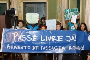 ESTUDANTES COBRAM TARIFA ZERO EM ATO NA CÂMARA MUNICIPAL DE SALVADOR